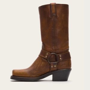 HP! NWOT Frye Dark Brown Harness 12R Boots